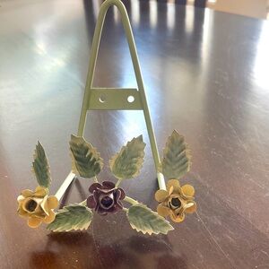 Decorative plate holder